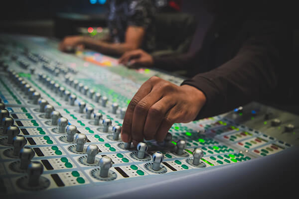 9 Jobs for People With an Audio Degree - SAE Institute USA